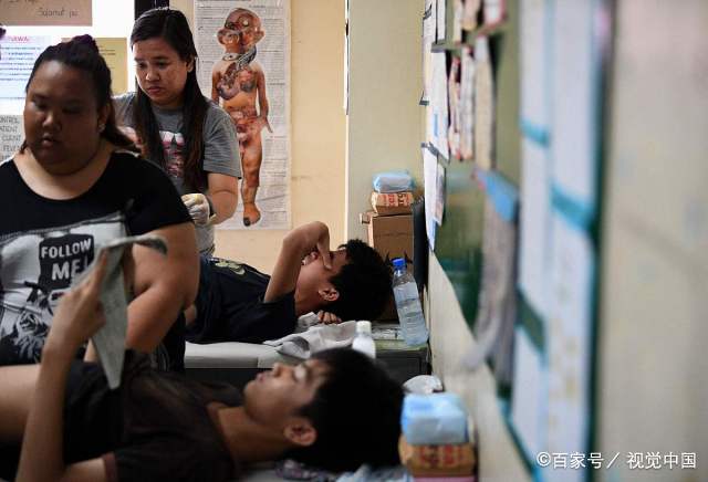 实拍菲律宾青少年割礼,全程无麻醉,男孩用手捂眼被疼哭